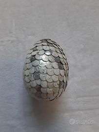 Uovo di drago bianco