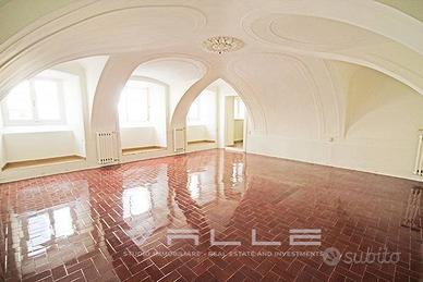 Appartamento di 130 m² con 3 locali e posto auto a