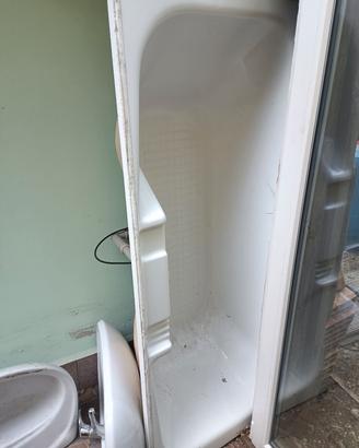 lavandini e vasca da bagno