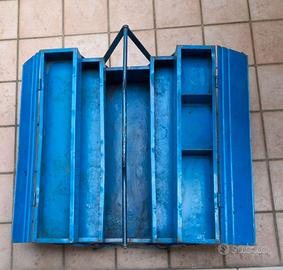 Cassetta ferro e attrezzi