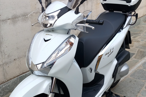 Scooter Honda SH300i con ABS