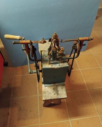 Attrezzo vintage per fare gabbiette da vino