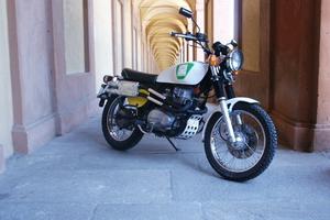 Moto 400 cc Scrambler