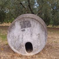 Botti in cemento armato con piedistalli