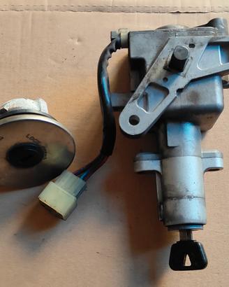 blocchetto e tappo Yamaha t max 2002