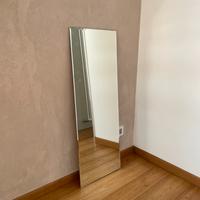 Specchio da parete moderno – design essenziale