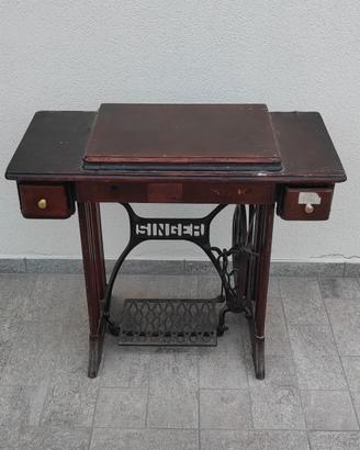 Antico mobiletto Singer