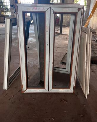 Serramento in pvc no vetro pellicolato