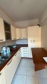 Cucina completa di elettrodomestici