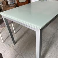 Tavolo in vetro
