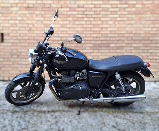 TRIUMPH Bonneville SE