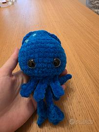 Peluche calamaro blu fatto a mano