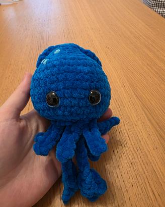 Peluche calamaro blu fatto a mano