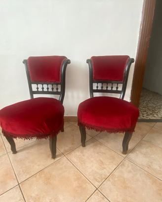 Coppia di sedie antiche in vellito rosso e legno
