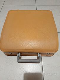 macchina da scrivere Olivetti lettera 82