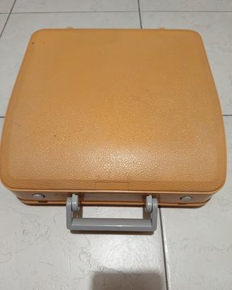 macchina da scrivere Olivetti lettera 82