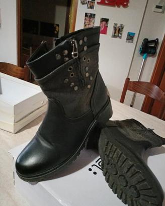 stivaletti stile anfibi 