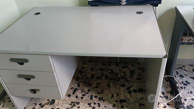 Scrivania ufficio grigia