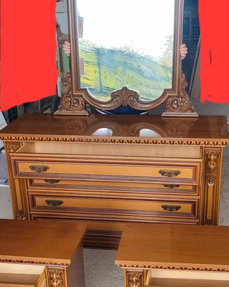 comò con specchio e coppia di comodini 