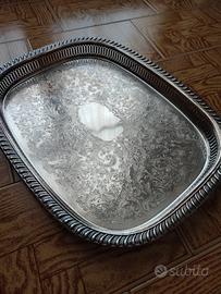 vassoio ovale in metallo argentato