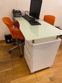 Scrivanie 120x60 con piano in vetro