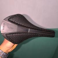 Sella Fizik versus evo adaptive 3d in carbonio