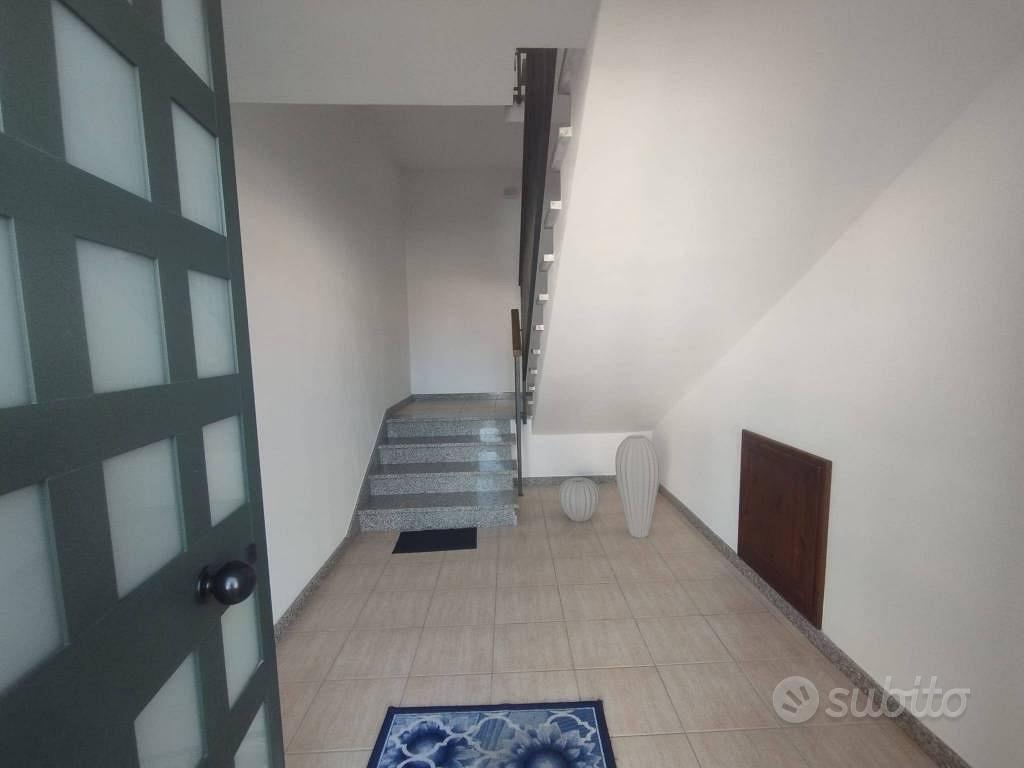 Appartamento di 177 m² con più di 5 locali a Santa - Vista 6