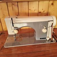 Macchina per cucire Necchi Supernova Julia
