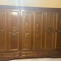 Armadio in legno grande stile liberty
