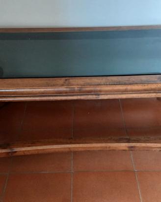 Tavolo basso con piano in cristallo temperato