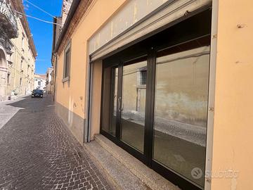 Locale commerciale a penne