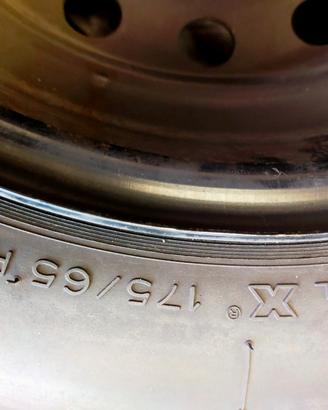 1 ruota nuova rimasta per cambio auto