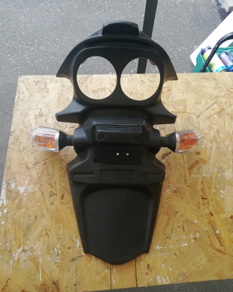 Porta targa e frecce suzuki gsr 600
