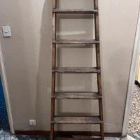 Scala in legno antica