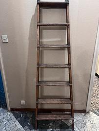 Scala in legno antica