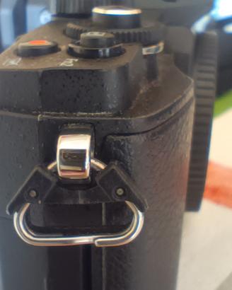 OLYMPUS OM-D, E- M5...leggi bene...