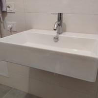 lavandino Ceramica con miscelatore NOBILI