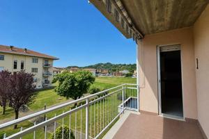 Appartamento di 101 m² con 4 locali e box auto a V