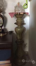 Colonna  portaoggetti in legno