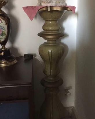 Colonna  portaoggetti in legno