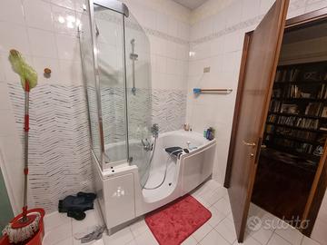 vasca da bagno con vetro 