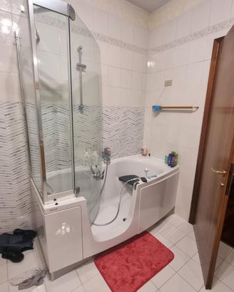 vasca da bagno con vetro 