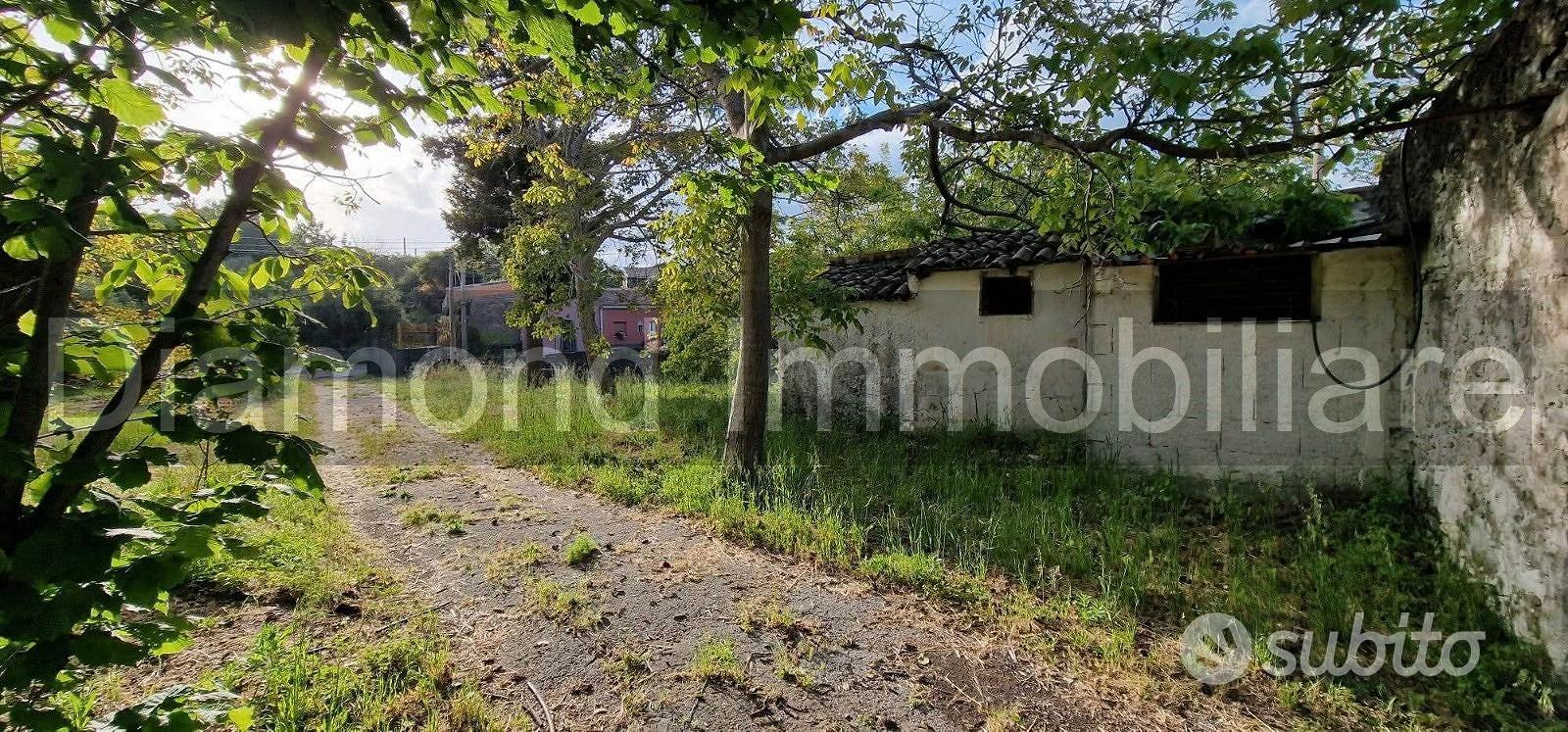 Fabbricato con terreno a Piedimonte Etneo - Vista 2