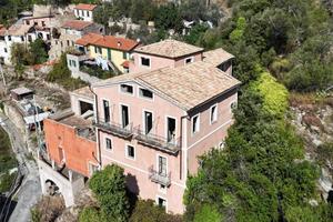 Villa di 717 m² con più di 5 locali a Sanremo