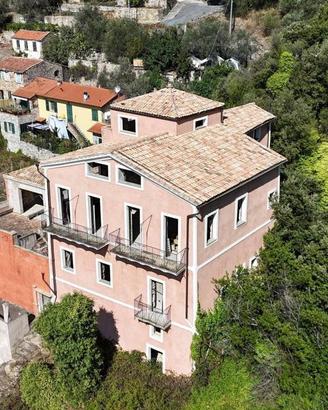 Villa di 717 m² con più di 5 locali a Sanremo