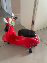 Moto chicco vespa rossa