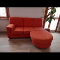 Divano 4 posti con angolo e pouff colore arancione