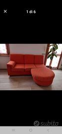Divano 4 posti con angolo e pouff colore arancione