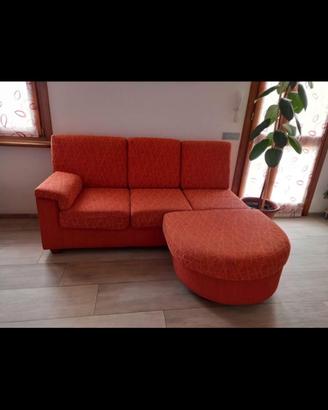 Divano 4 posti con angolo e pouff colore arancione