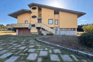 Via Labanca - prestigiosa villa indipendente